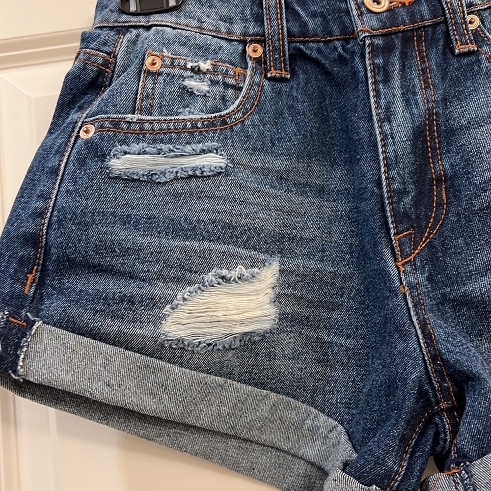 Fashion Nova ladies jean shorts - Picture 3 of 7